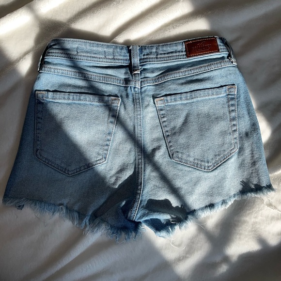 Hollister Jean Shorts - Picture 2 of 2